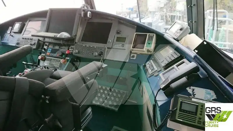 Sà lan chở người để bán