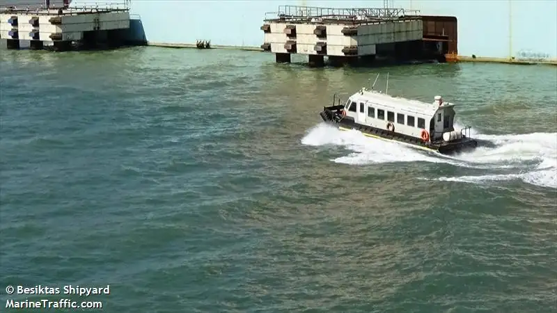 Tàu kéo để bán