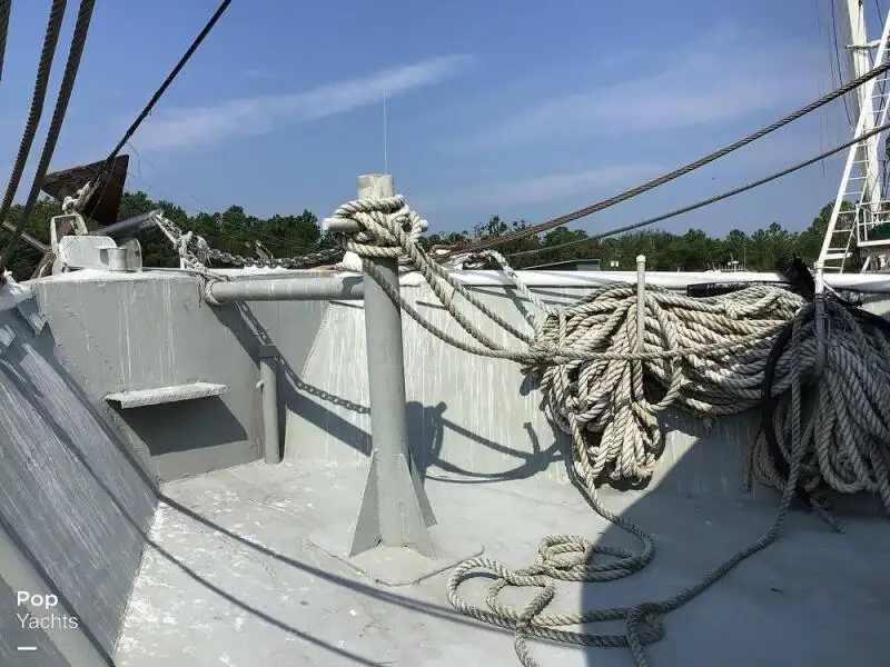 Tàu kéo lưới để bán