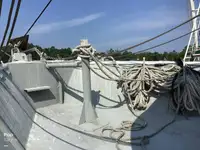 Tàu kéo lưới để bán
