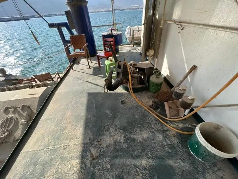 Tàu làm việc để bán
