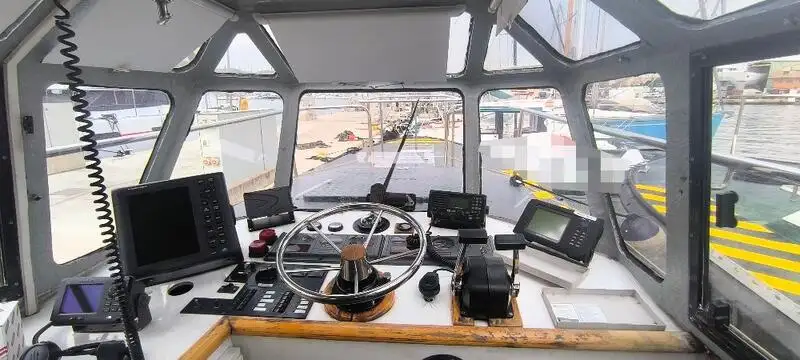 Tàu dẫn đường để bán