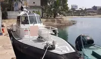 Tàu chở thủy thủ đoàn để bán
