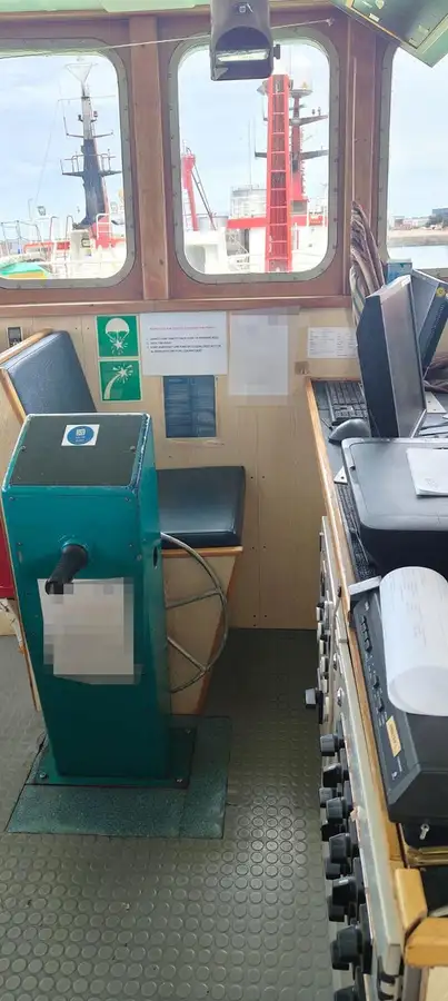 Tàu cung cấp để bán