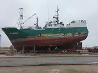 Tàu kéo lưới để bán