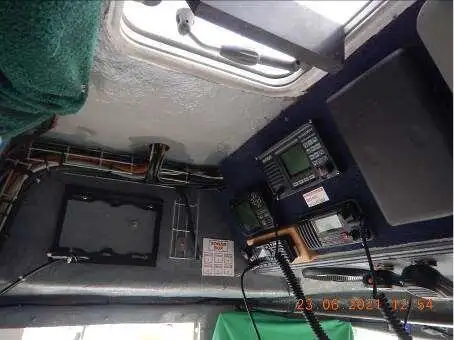 Tàu kéo lưới để bán