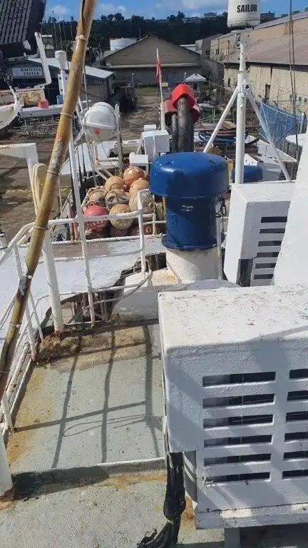 Tàu câu dài để bán