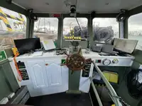Tàu làm việc để bán