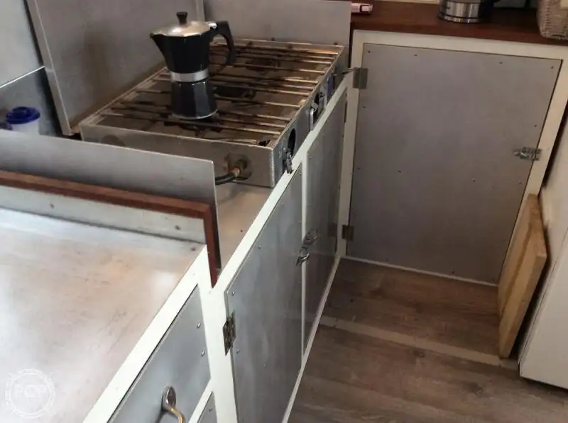 Tàu kéo để bán
