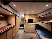Tàu làm việc để bán