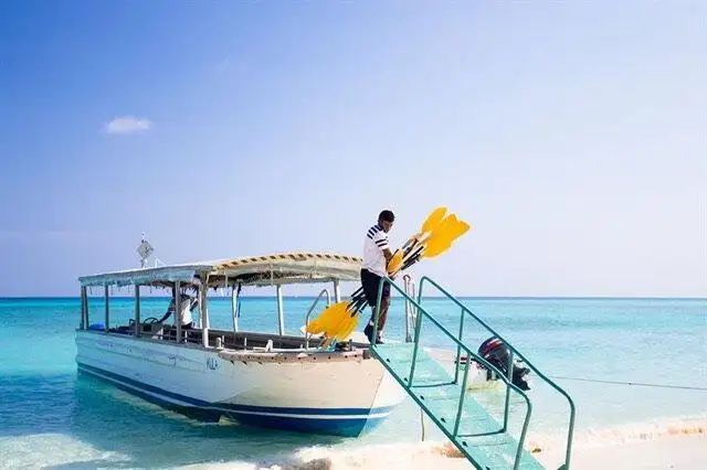 Tàu chở khách để bán