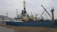 Tàu kéo lưới để bán
