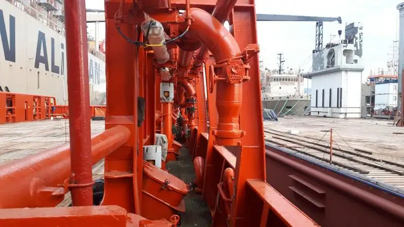 Tàu kéo để bán