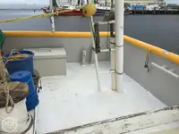 Tàu kéo lưới để bán