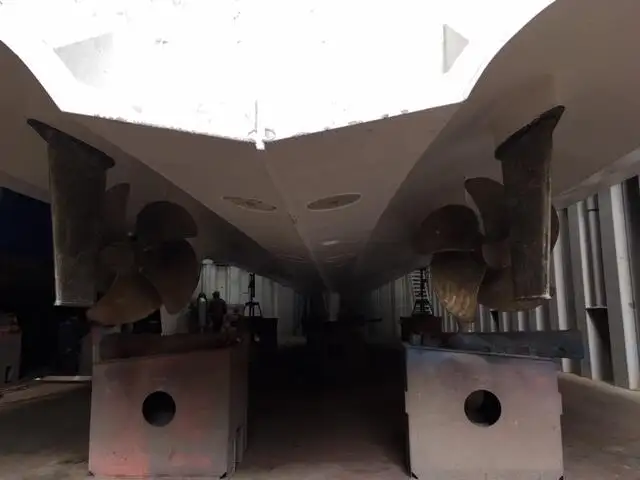 Tàu khảo sát để bán