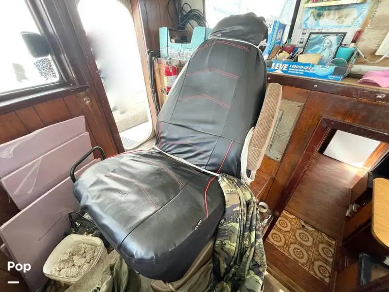 Tàu kéo lưới để bán