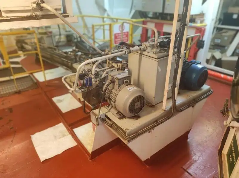 Tàu nạo vét để bán