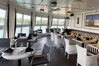 Tàu chở khách để bán