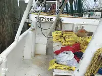 Tàu kéo lưới để bán