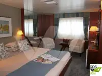 Tàu du lịch để bán