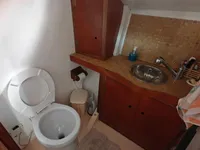 Tàu làm việc để bán