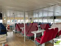 Tàu chở thủy thủ đoàn để bán