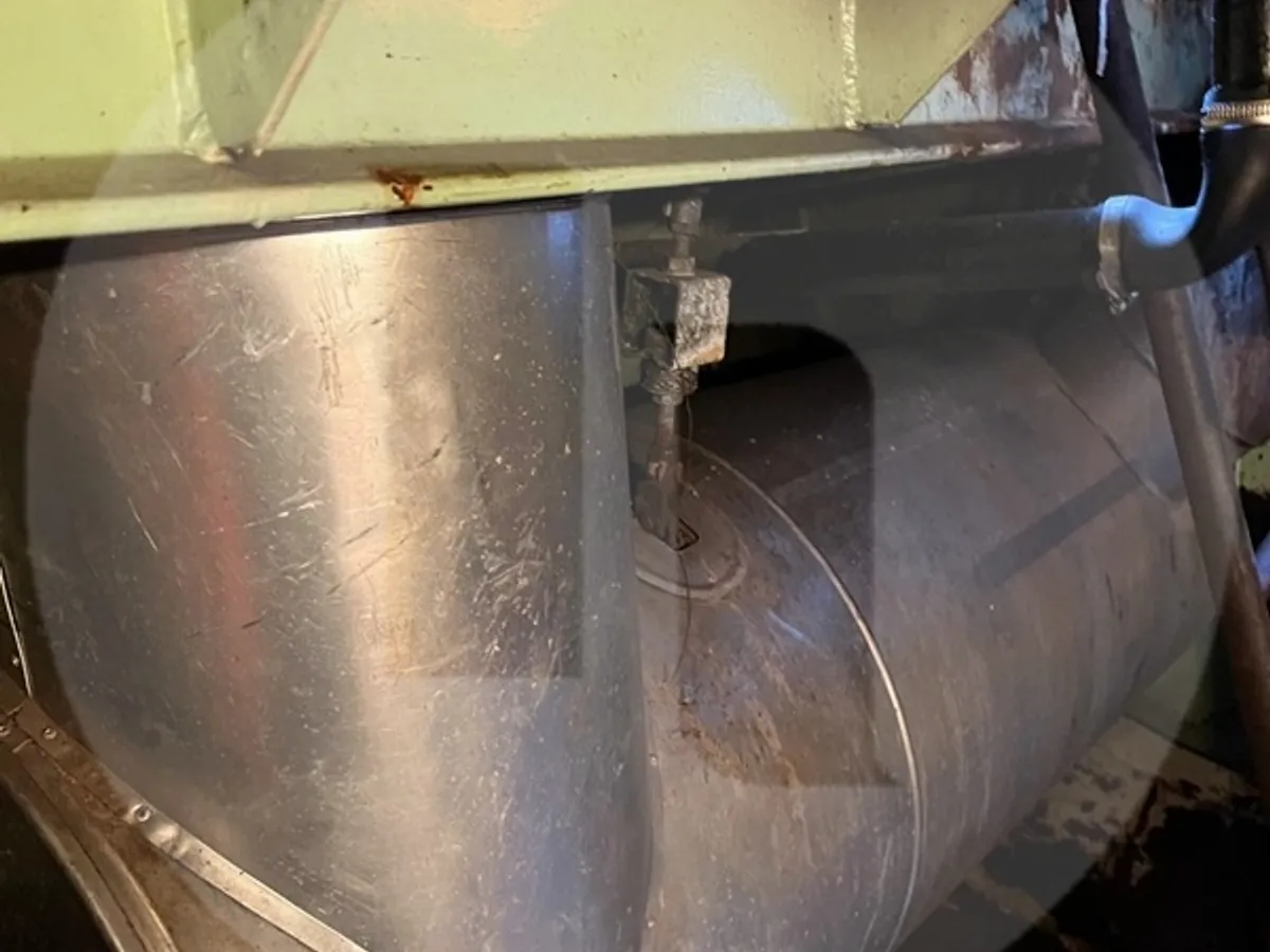 Tàu kéo lưới ngang để bán