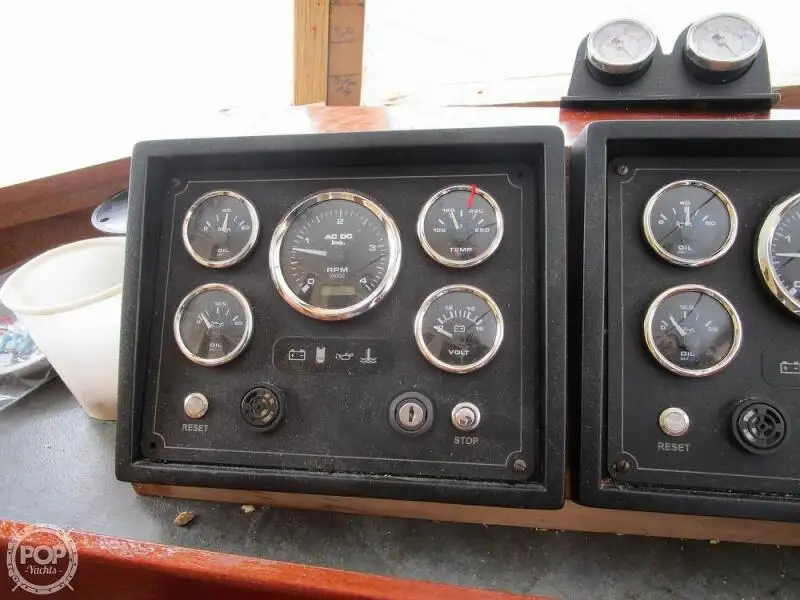 Tàu kéo lưới để bán
