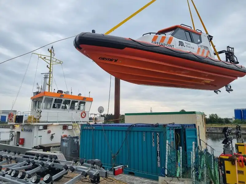 Tàu container để bán