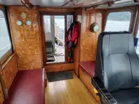 Tàu dẫn đường để bán