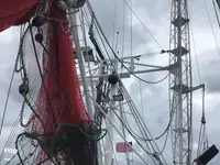 Tàu kéo lưới để bán
