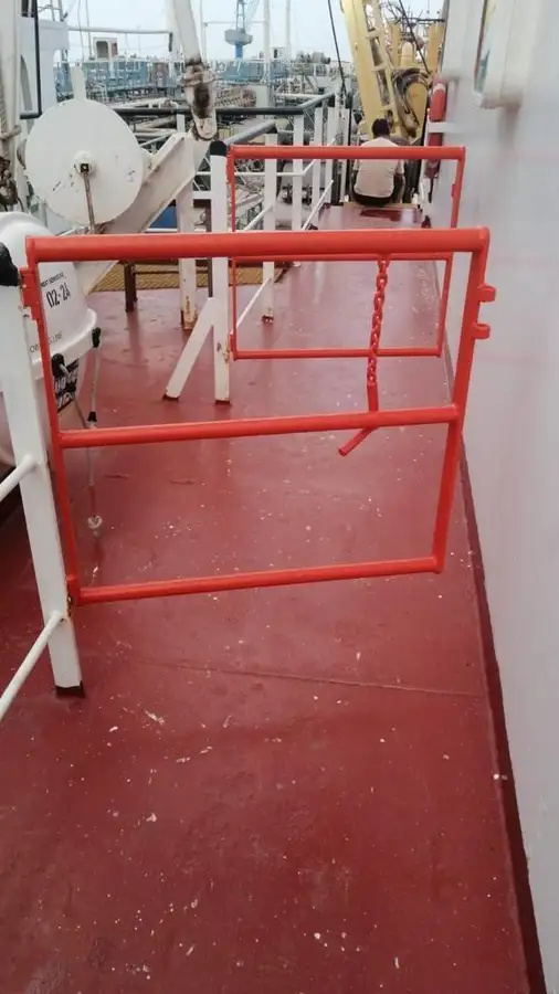Tàu nạo vét để bán