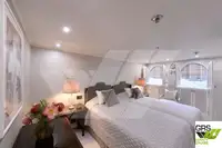 Tàu du lịch để bán