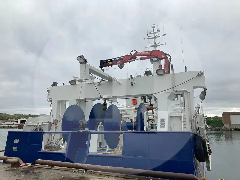Tàu kéo lưới ngang để bán