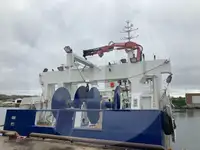 Tàu kéo lưới ngang để bán