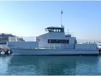 Tàu chở thủy thủ đoàn để bán