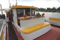 Tàu du lịch để bán