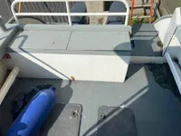 Tàu làm việc để bán