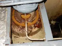 Tàu làm việc để bán