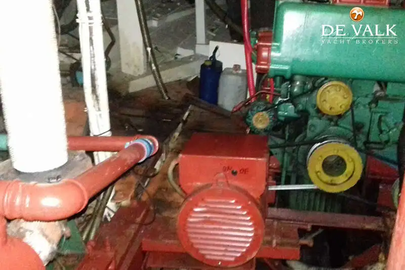 Tàu phà để bán