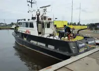 Thuyền làm việc rao bán