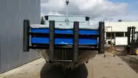 Tàu làm việc để bán