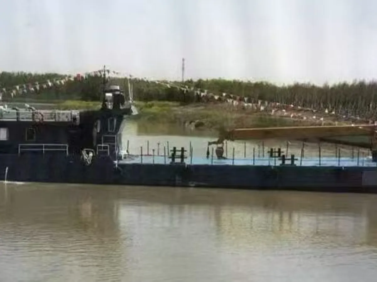 Tàu cẩu để bán