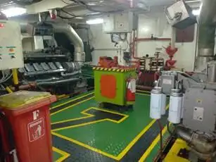 Tàu kéo để bán