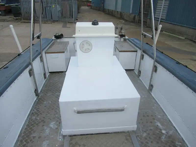 Thuyền phao cứng để bán