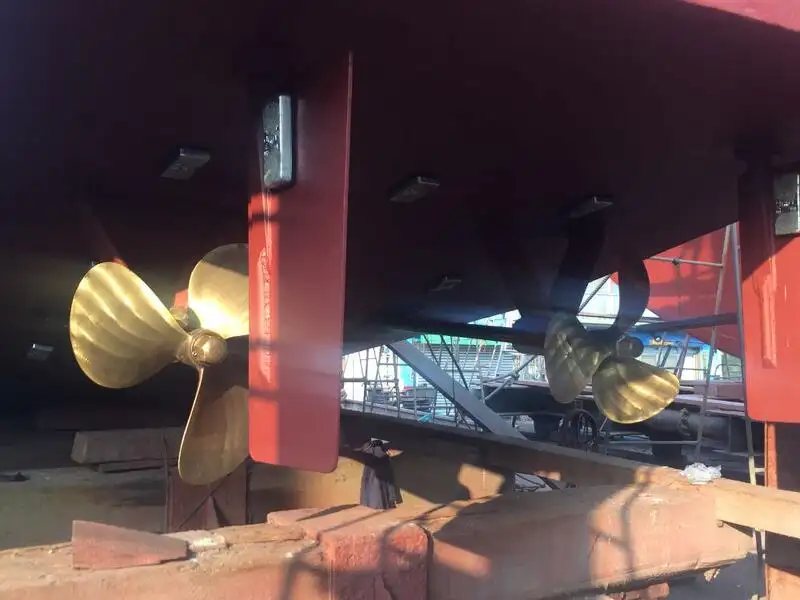 Tàu làm việc để bán
