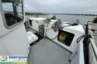 Tàu làm việc để bán