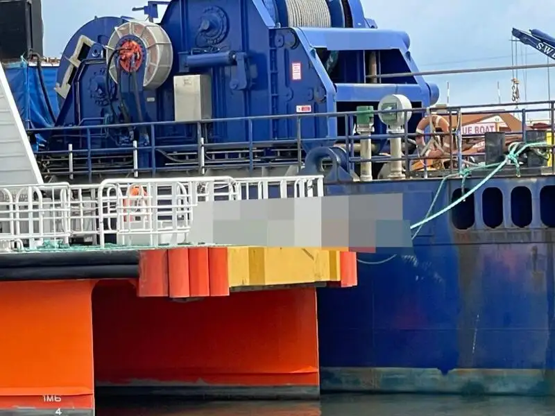 Tàu container để bán