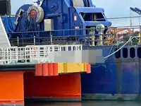 Tàu container để bán