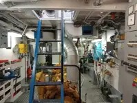 Tàu kéo lưới để bán